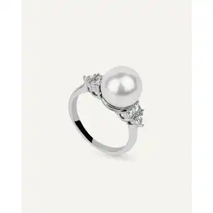Anillo BRILLIANT CUT en plata de ley con circonitas Excellence star cut y perla de concha.